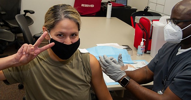 STUDIU ISRAELIAN: Persoanele complet vaccinate sunt de 27 de ori mai predispuse să se îmbolnăvească de COVID comparativ cu persoanele nevaccinate care au imunitate naturală iar riscul de spitalizare este de 8 ori mai mare decât în cazul nevaccinaților