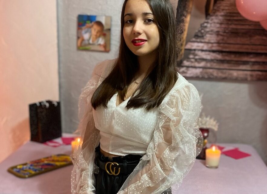 Elevă de 17 ani fără antecedente medicale moare subit după o tromboză survenită la 10 zile după prima doză de vaccin Covid