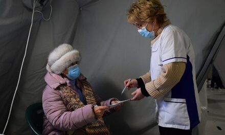 Primul mort după a treia doză de vaccin. O asistentă medicală de 50 de ani din Suceava a murit la patru zile după injectarea cu doza 3. Oficial, de Covid. VIDEO