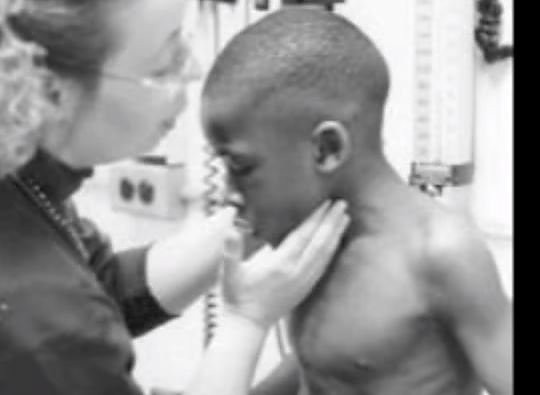 Nu a fost vorba doar de câini Beagle și maimuțe ci și de experimente pe copii! Sub conducerea lui Fauci Institutele Naționale de Sănătate au finanțat și experimente medicale pe orfani bolnavi de SIDA în orașul New York. VIDEO