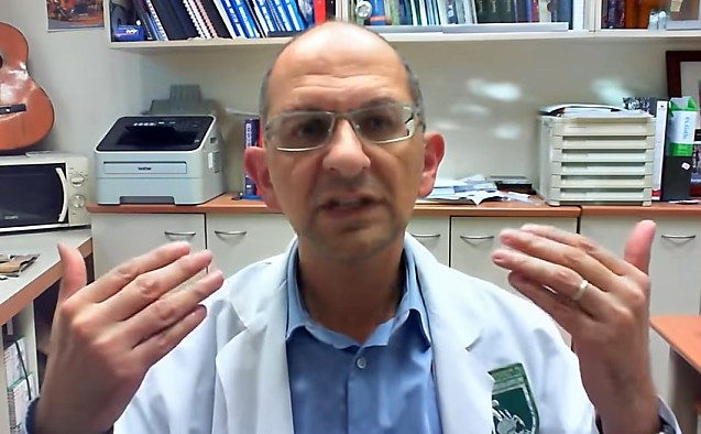 Fauci al Israelului, dr. Cyrille Cohen, un Arafat ceva mai mare, recunoaște că A GREȘIT! Vaccinații se infectează în același ritm cu nevaccinații. IMUNITATEA DE TURMĂ este inevitabilă. De aceea recomandă ELIMINAREA Certificatelor de Vaccinare. VIDEO