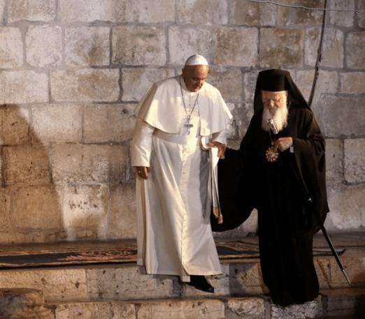 IMPOTRIVA ECUMENISMULUI „Preoții” catolici vor putea oferi tainele spovedaniei, Euharistia și ungerea bolnavilor, credincioșilor Bisericilor Ortodoxe, cu condiția să o solicite din proprie inițiativă; catolicii vor putea primi aceleași sacramente de la un slujitor al Bisericii Ortodoxe”. Comuniune EUHARISTICĂ !