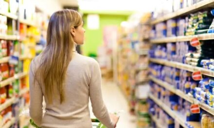 Alimentele cu adaos de făină de greieri apar în supermarketurile din România: reguli de etichetare și informare a consumatorilor