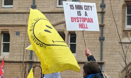 Guvernul UDMR-PNL-PSD împreună cu USR ne pregătesc ”în regim de urgență” ORAȘUL DE 15 MINUTE. Nu vom avea nimic și vom fi fericiți: Lege pe repede înainte care vizează și mașinile personale. Planul de Mobilitate Urbană Durabilă devine obligatoriu din 2026