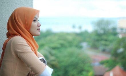 Curtea de Justiție a UE a decis că statele membre pot INTERZICE purtarea simbolurilor religioase la locul de muncă