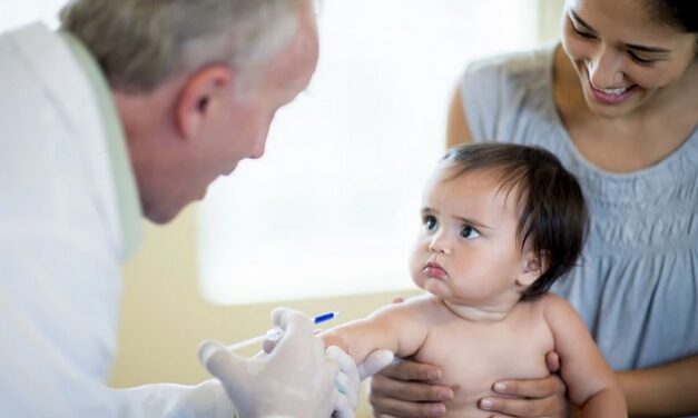 Avertisment dur al pediatrilor. Vaccinarea nou-născuților este un genocid! Autism, boli autoimune, cancere