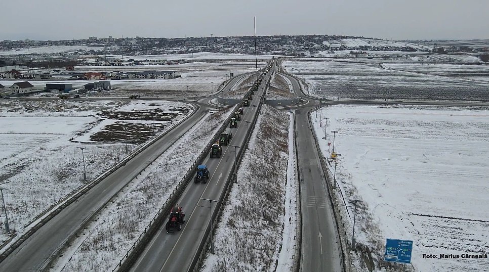 Acum ori niciodată, DEȘTEAPTĂ-TE, române !!! Protestul transportatorilor și fermierilor se extinde în toată țara. Vama Siret e deja blocată. Se pregătesc și alte puncte de frontieră. În București, gheață la mal. ACTUALIZARE VIDEO – Sirene la Afumați