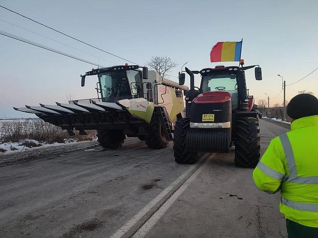 A opta zi de proteste: Fermierii și transportatorii au blocat traficul la Vama Siret și Afumați