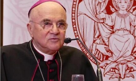 Arhiepiscopul papistaș Vigano: Păstorii falși lucrează cu Masoneria pentru a distruge Biserica și a ne subjuga sub spectrul Noii Ordini Mondiale