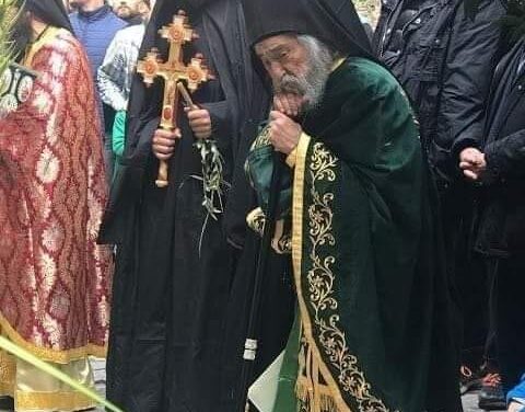 „SPUNEȚI RUGĂCIUNEA LUI IISUS, ACEASTA SFINȚEȘTE GURA, AERUL ȘI LOCUL ÎN CARE A FOST ROSTITĂ … – Părintele Efrem Filotheitul