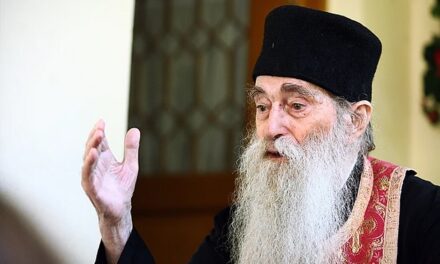 SĂ IUBEȘTI TOTAL! Fotografii și vorbe de duh ale vrednicului de pomenire Arhimandrit Arsenie Papacioc, Sfântul Părinte Duhovnic de la Marea Neagră (15 August 1914 – 19 iulie 2011)