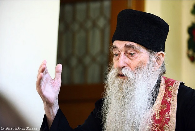 SĂ IUBEȘTI TOTAL! Fotografii și vorbe de duh ale vrednicului de pomenire Arhimandrit Arsenie Papacioc, Sfântul Părinte Duhovnic de la Marea Neagră (15 August 1914 – 19 iulie 2011)