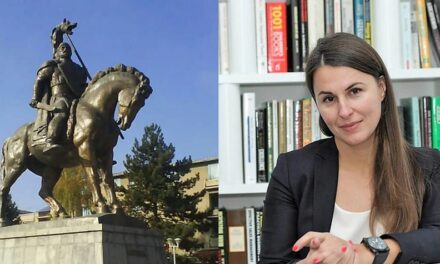 Autoritățile vor să mute statuia lui Decebal din centrul Devei. Pe arhitecta planului o cheamă Hildegard Brandl, iar administrator al orașului este Traian Berbeceanu care a eliminat deja și Monumentul Anticomuniștilor