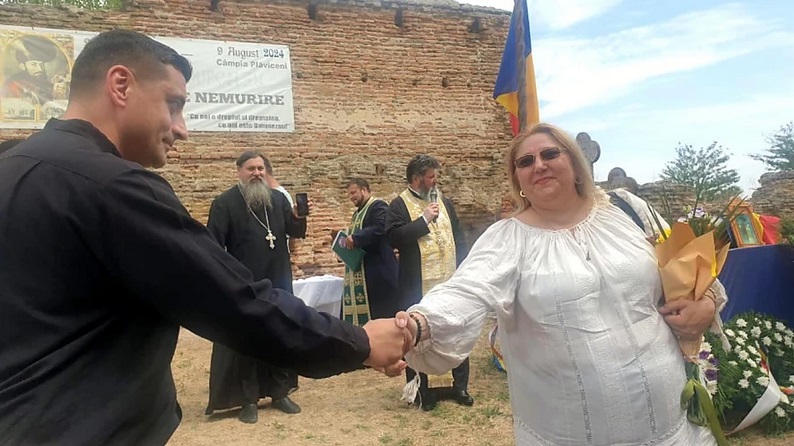 Ar putea fi BOMBA POLITICĂ a anului: Diana Șoșoacă îi invită pe George Simion, Cozmin Gușă și doctorul Răzvan Constantinescu, candidați prezidențiali, la discuții pentru ”coagularea mișcării suveraniste din România”. LUNI, LA CAPȘA