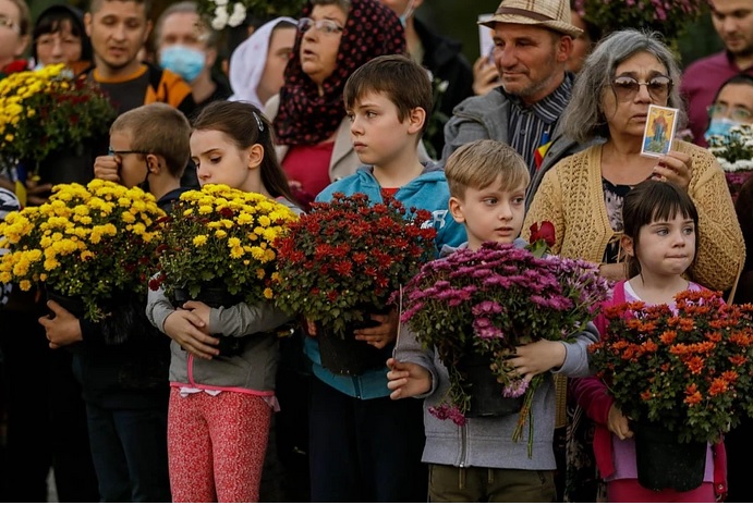 De ce o iubesc românii pe Sfânta Parascheva?