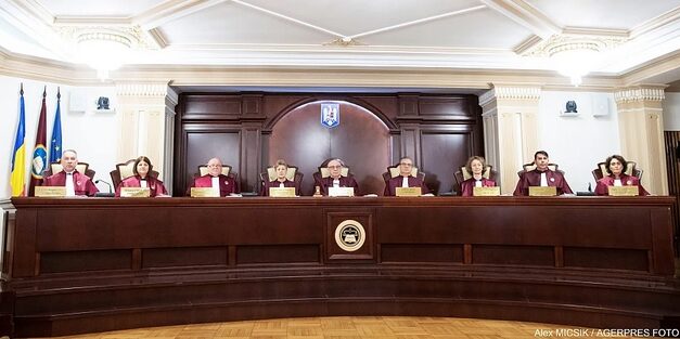 Zi crucială la CCR: Cererea de ANULARE a primului tur al alegerilor prezidențiale, pe masa judecătorilor constituționali