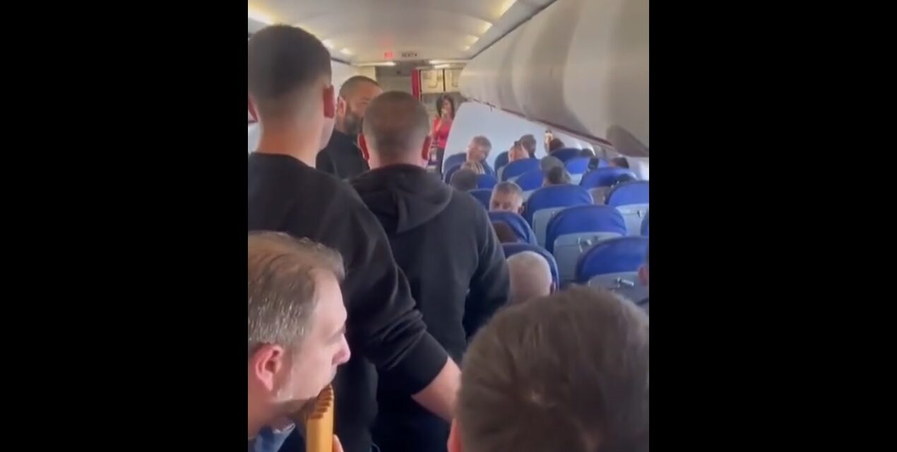 ”Ridică-te, Gheorghe! Ridică-te, Ioane!”: Vin Românii să Voteze! VIDEO: ”Ieși Române la lumină/Că mori cu dreptatea-n mână/Nu mai sta pe dinafară/Că rămânem fără țară/C-o-nceput să clocotească/Mămăliga românească!“