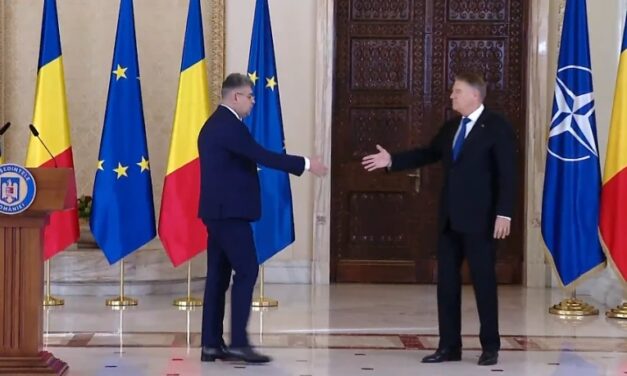 Avocații Marina-Ioana Alexandru și Gheorghe Gabriel Căcescu: CHEMĂM ÎN JUDECATĂ Statul Român și Curtea Constituțională a României. 1. Constatarea Vacantării funcției de Președinte al României. 2. Invalidarea premierului Marcel Ciolacu