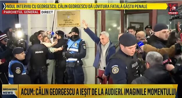 Călin Georgescu a ieșit de la Parchet în scandările mulțimii ”JUR să-mi apăr ȚARA, chiar cu prețul VIEȚII!” – A fost așteptat de soția sa, de conducerile AUR și POT și de mii de oameni – VIDEO. ACUZAȚIILE INVENTAT DE STATUL SOROS SUNT LOVITE DE NULITATE