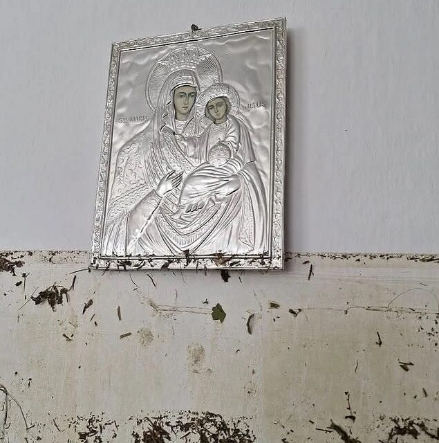 Broșteni – Nămolul năpastei s-a oprit sub Icoană