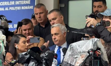 Călin Georgescu, la IPJ Ilfov: ”Rechizitoriul de ieri e doar un discurs. Dosarul, o copie la indigo a celui din 2016 al președintelui Trump. Nu renunț la adevăr, indiferent de ce preț voi plăti – chiar și glonțul. Charlie Kirk este un martir!” (video)