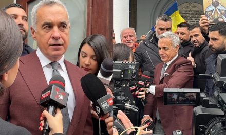 Călin Georgescu, mesaje tranșante la Judecătoria Sectorului 1 și Poliția Buftea: ”Orice atentat la libertatea de exprimare e o treaptă către dictatură. Macron și Ursula nu mai reprezintă Europa, frica plutește în aer, iar șahul se joacă până cade regele”