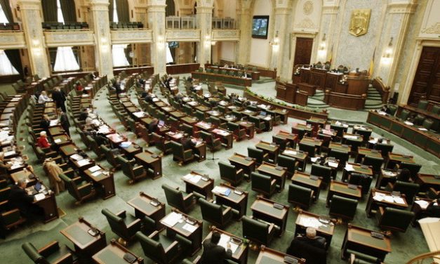 Din ciclul ”Antiromânism la paroxism”: Legea Vexler merge mai departe: Senatul a respins cererea de reexaminare a lui Nicușor Dan. Președintele a avut doar sprijinul partidelor de opoziție. Votul a fost dat de ziua lui Vexler