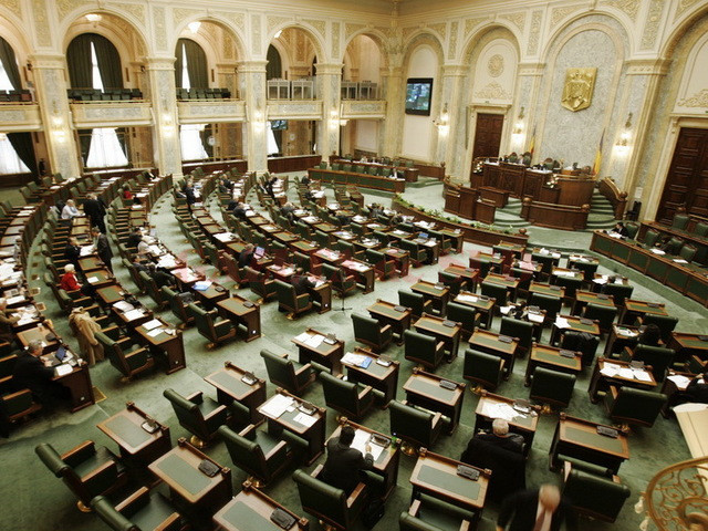 Din ciclul ”Antiromânism la paroxism”: Legea Vexler merge mai departe: Senatul a respins cererea de reexaminare a lui Nicușor Dan. Președintele a avut doar sprijinul partidelor de opoziție. Votul a fost dat de ziua lui Vexler
