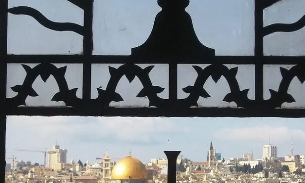 Jurnalistul american Tucker Carlson avertizează că operațiunile SUA și Israelului în Iran ar avea motivații religioase și riscă un conflict global