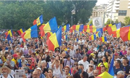 Români nevaccinați, suntem majoritari: BOICOTAȚI MALL-URILE, BOICOTAȚI SUPERMARKET-URILE! – Av. Gheorghe Piperea la mitingul pentru LIBERTATE. Generalul Radu Theodoru: Țara este în pericol de moarte! Mihai Tîrnoveanu: Ne așteaptă o toamnă grea! VIDEO