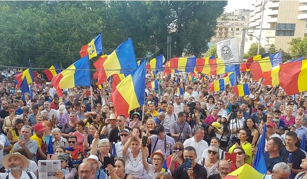Români nevaccinați, suntem majoritari: BOICOTAȚI MALL-URILE, BOICOTAȚI SUPERMARKET-URILE! – Av. Gheorghe Piperea la mitingul pentru LIBERTATE. Generalul Radu Theodoru: Țara este în pericol de moarte! Mihai Tîrnoveanu: Ne așteaptă o toamnă grea! VIDEO