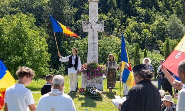 Coriolan Baciu, președintele Fundației Ion Gavrilă Ogoranu. Cuvânt la comemorarea luptătorilor în Rezistența anticomunistă din Munții Făgărașului, la Sâmbăta de Sus – VIDEO