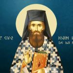 La 5 august Românii îl sărbătoresc pe Sf. Ioan Iacob Hozevitul Românul care se roagă neîncetat pentru ei. Minunea descoperirii moaștelor Sfântului în Peștera Sf. Ana din pustiul Hozevei, biografia, profețiile și o filmare cu o verișoară din satul natal