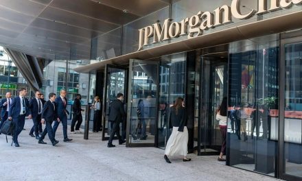 Comandor (r) Ștefan Popa: CĂMĂTARII EXTERNI CONDUC ROMÂNIA. Unde scrie că BlackRock, Vanguard, Moody’s, JP Morgan, Comisia Europeană și FMI-ul au drept de veto asupra voinței românilor?
